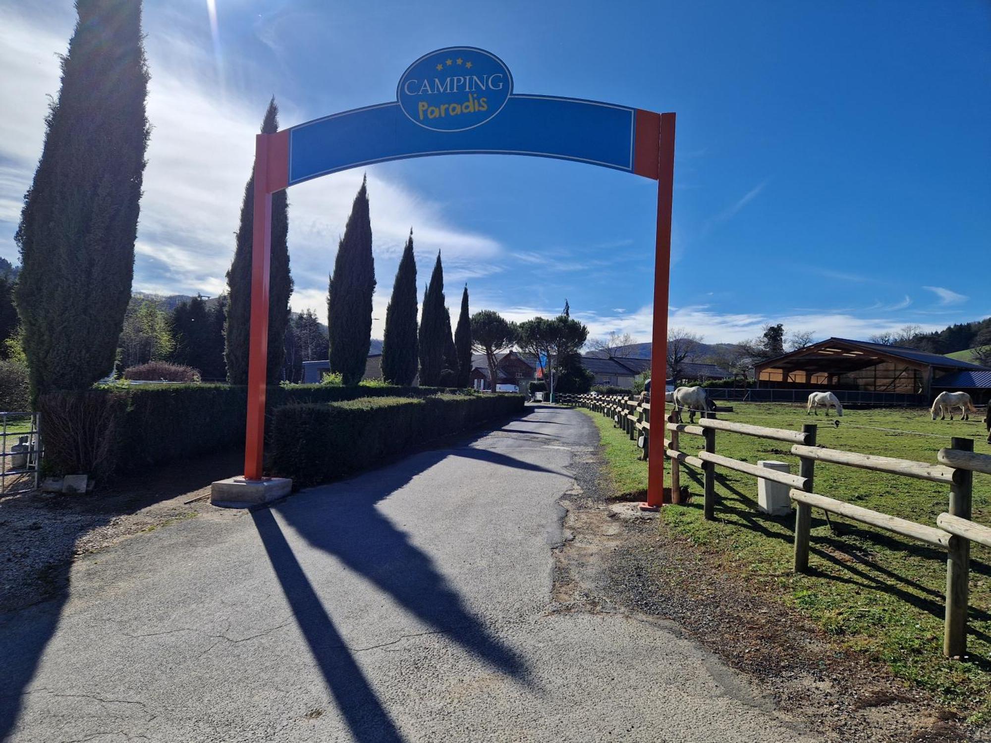 Camping Paradis Marmotel Saint-Geniez-dʼOlt Dış mekan fotoğraf